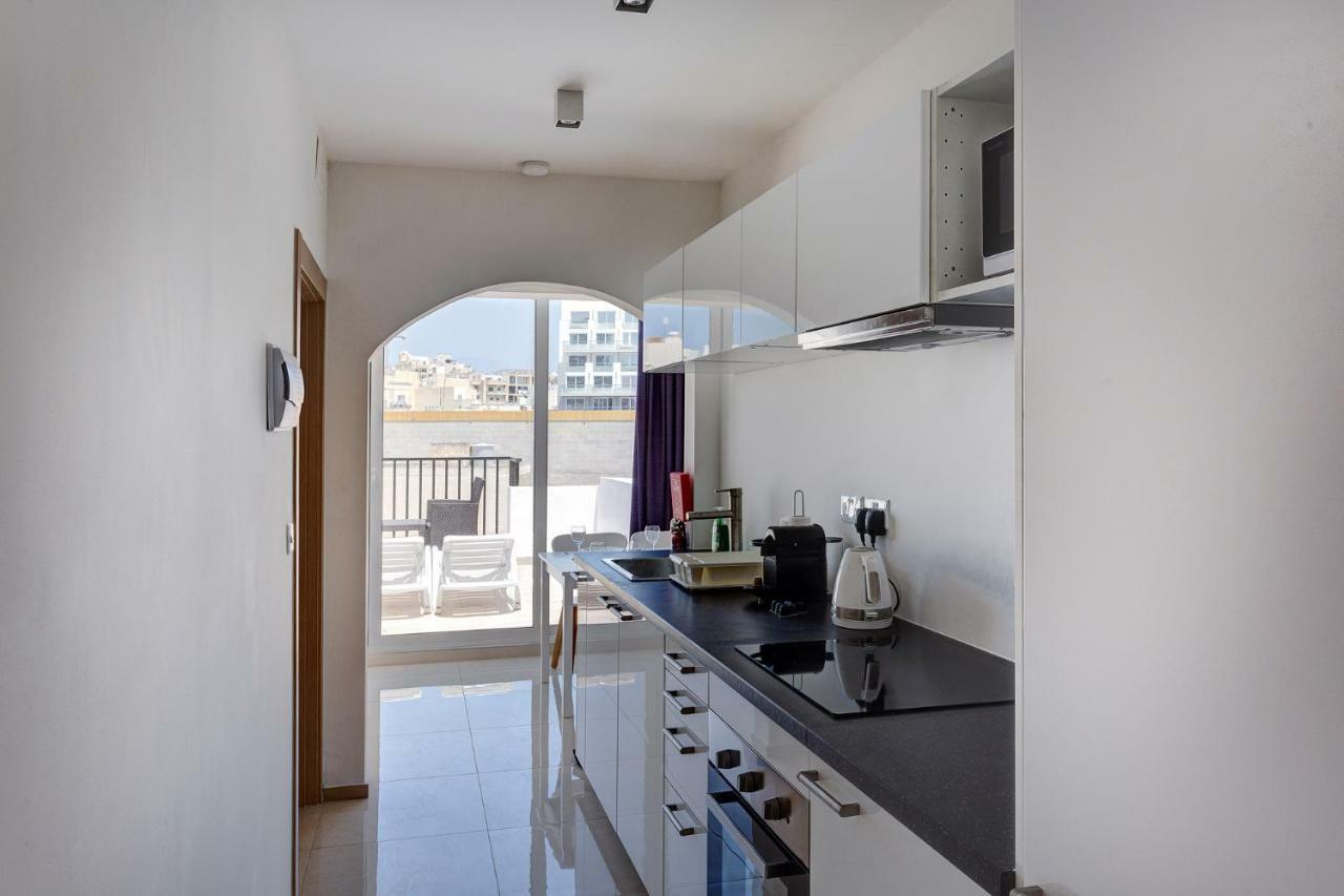 Cosy 1Br Penthouse With Terrace, Great Location Apartment Gzira Bagian luar foto