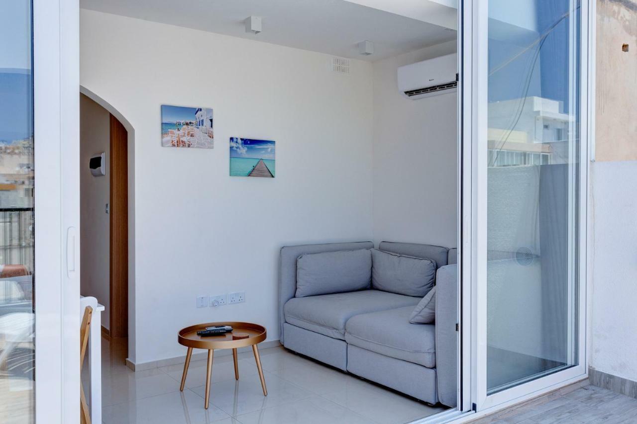 Cosy 1Br Penthouse With Terrace, Great Location Apartment Gzira Bagian luar foto
