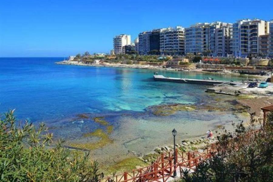 Cosy 1Br Penthouse With Terrace, Great Location Apartment Gzira Bagian luar foto