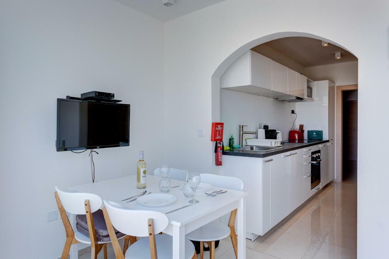 Cosy 1Br Penthouse With Terrace, Great Location Apartment Gzira Bagian luar foto