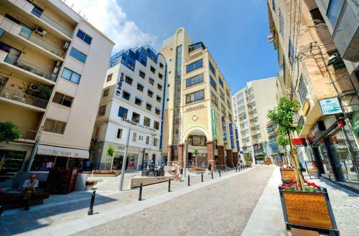 Cosy 1Br Penthouse With Terrace, Great Location Apartment Gzira Bagian luar foto